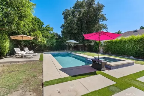 Exterior - 14319 Valerio St, Van Nuys, CA 91405 photo 6 of 7