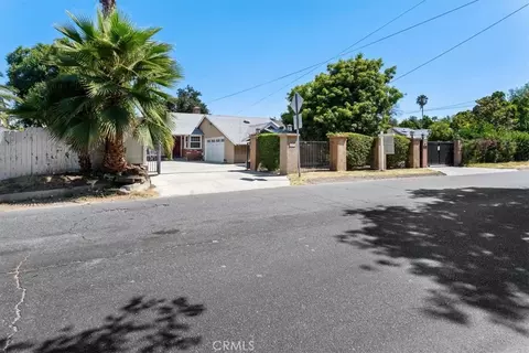 Exterior - 14319 Valerio St, Van Nuys, CA 91405 photo 7 of 7