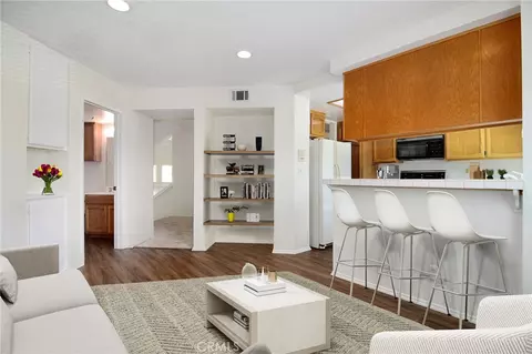 Living - 618 Warwick Ave, Thousand Oaks, CA 91360 photo 4 of 4