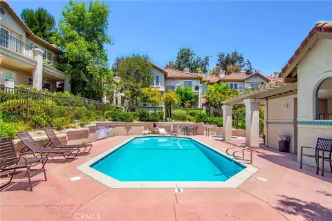 Exterior - 618 Warwick Ave, Thousand Oaks, CA 91360 photo 5 of 10