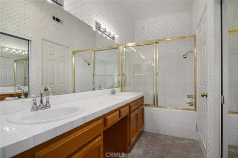 Bath - 618 Warwick Ave, Thousand Oaks, CA 91360 photo 2 of 3