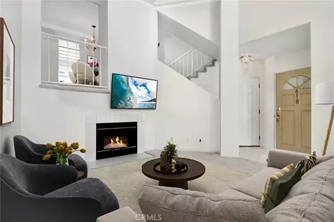 Living - 618 Warwick Ave, Thousand Oaks, CA 91360 photo 2 of 4