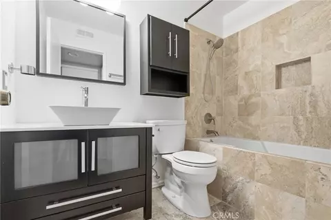 Bath - 54 Oval Rd, Irvine, CA 92604 photo 4 of 4