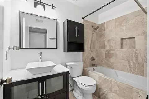 Bath - 54 Oval Rd, Irvine, CA 92604 photo 3 of 4