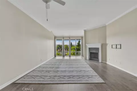 12830 Burbank #305, Valley Village, CA 91607