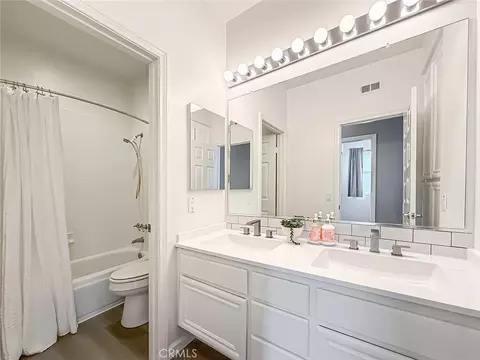 Bath - 3032 Obsidian Ct, Simi Valley, CA 93063 photo 2 of 6