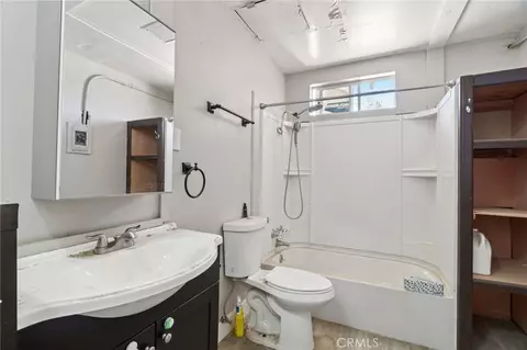 Bath - 20741 E Avenue J12, Lancaster, CA 93535 photo 1 of 1