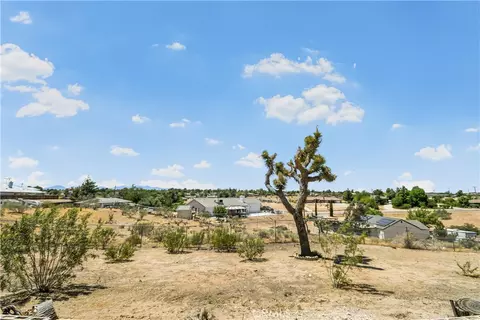 Exterior - 11694 Pepper St, Hesperia, CA 92345 photo 11 of 13