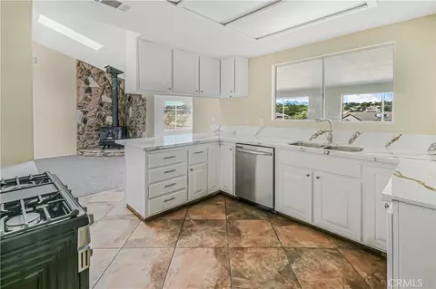 Kitchen - 11694 Pepper St, Hesperia, CA 92345 photo 2 of 4