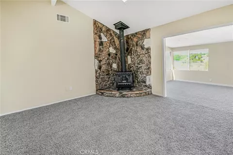 Living - 11694 Pepper St, Hesperia, CA 92345 photo 7 of 10