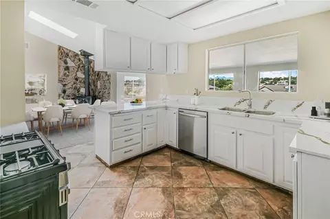 Kitchen - 11694 Pepper St, Hesperia, CA 92345 photo 1 of 4