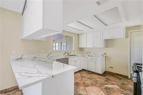 Kitchen - 11694 Pepper St, Hesperia, CA 92345 photo 4 of 4