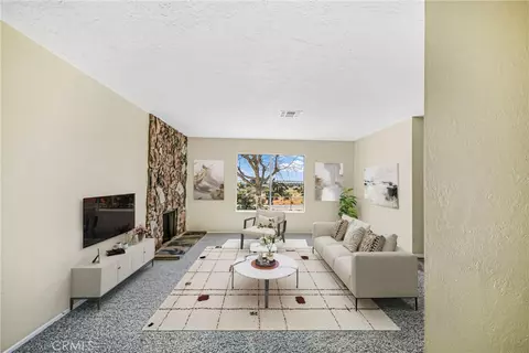 Living - 11694 Pepper St, Hesperia, CA 92345 photo 5 of 10