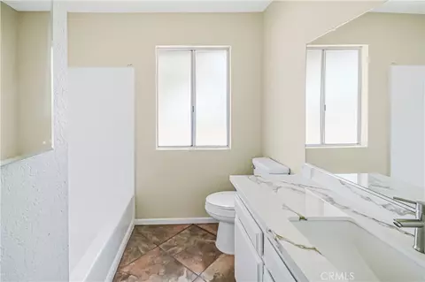 Bath - 11694 Pepper St, Hesperia, CA 92345 photo 2 of 4