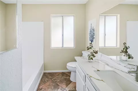 Bath - 11694 Pepper St, Hesperia, CA 92345 photo 1 of 4