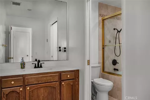 Bath - 5123 Neptune Sq, Oxnard, CA 93035 photo 1 of 3