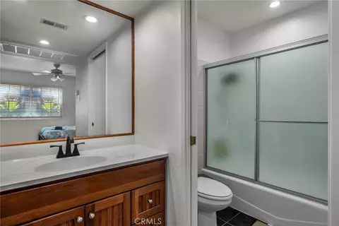 Bath - 5123 Neptune Sq, Oxnard, CA 93035 photo 3 of 3