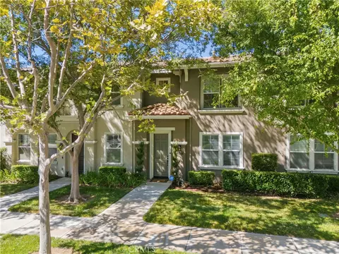 24085 Avocado Ln, Valencia, CA 91354