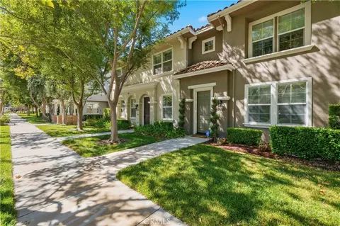 24085 Avocado Ln, Valencia, CA 91354