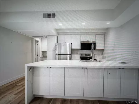750 N Kings #105, Los Angeles, CA 90069