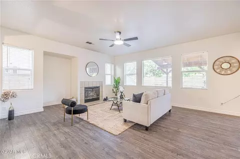 Living - 4320 Jonathon, Lancaster, CA 93536 photo 2 of 4