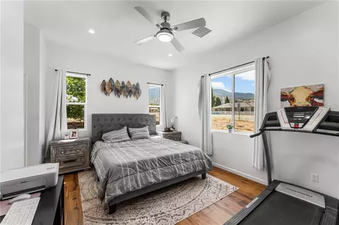 Bedroom - 28301 Stallion Springs Dr, Tehachapi, CA 93561 photo 1 of 6