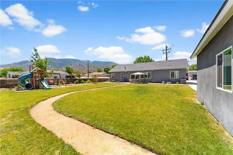 Exterior - 28301 Stallion Springs Dr, Tehachapi, CA 93561 photo 3 of 8
