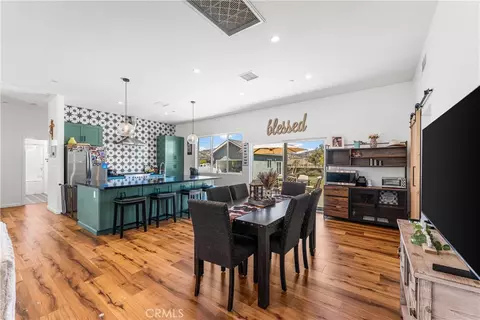 Dining - 28301 Stallion Springs Dr, Tehachapi, CA 93561 photo 1 of 2