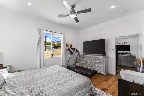 Bedroom - 28301 Stallion Springs Dr, Tehachapi, CA 93561 photo 2 of 6