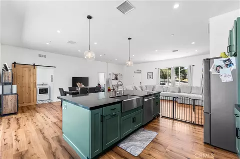 Kitchen - 28301 Stallion Springs Dr, Tehachapi, CA 93561 photo 1 of 5