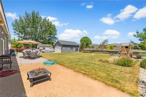 Exterior - 28301 Stallion Springs Dr, Tehachapi, CA 93561 photo 6 of 8