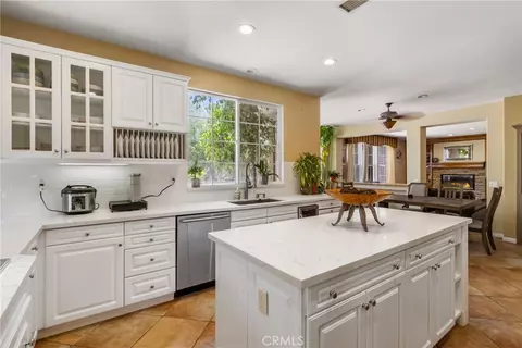 Kitchen - 574 Oak Tree Ct, Simi Valley, CA 93065 photo 6 of 6