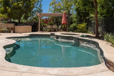 Exterior - 574 Oak Tree Ct, Simi Valley, CA 93065 photo 13 of 17