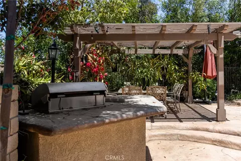 Exterior - 574 Oak Tree Ct, Simi Valley, CA 93065 photo 7 of 17