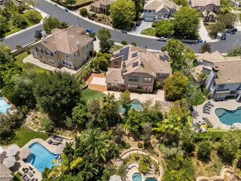 View/Area - 574 Oak Tree Ct, Simi Valley, CA 93065 photo 2 of 7