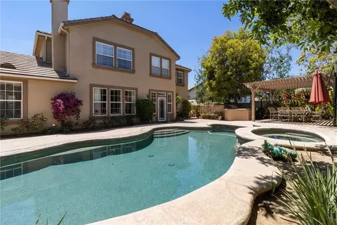 Exterior - 574 Oak Tree Ct, Simi Valley, CA 93065 photo 14 of 17