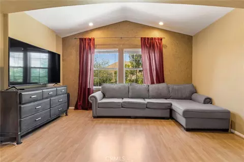 Living - 574 Oak Tree Ct, Simi Valley, CA 93065 photo 5 of 5