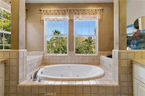 Bath - 574 Oak Tree Ct, Simi Valley, CA 93065 photo 3 of 5