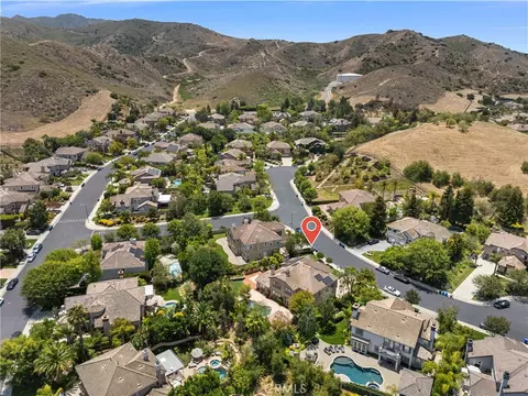 View/Area - 574 Oak Tree Ct, Simi Valley, CA 93065 photo 6 of 7