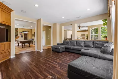 Living - 574 Oak Tree Ct, Simi Valley, CA 93065 photo 3 of 5