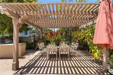 Exterior - 574 Oak Tree Ct, Simi Valley, CA 93065 photo 10 of 17