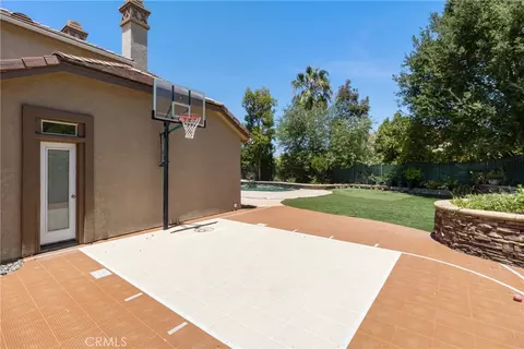 Exterior - 574 Oak Tree Ct, Simi Valley, CA 93065 photo 15 of 17