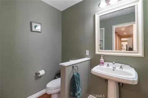 Bath - 574 Oak Tree Ct, Simi Valley, CA 93065 photo 1 of 5