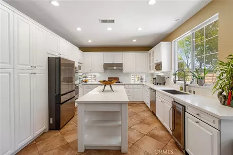 Kitchen - 574 Oak Tree Ct, Simi Valley, CA 93065 photo 1 of 6
