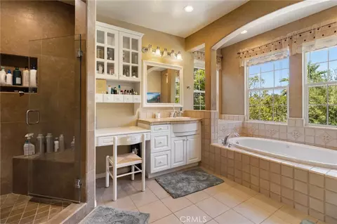 Bath - 574 Oak Tree Ct, Simi Valley, CA 93065 photo 2 of 5
