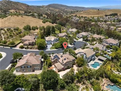 View/Area - 574 Oak Tree Ct, Simi Valley, CA 93065 photo 3 of 7