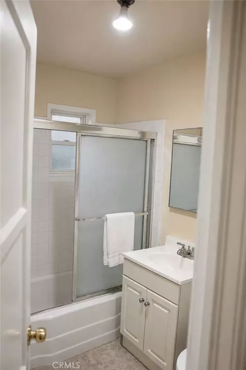 Bath - 518 N Santa Fe, Compton, CA 90221 photo 3 of 3