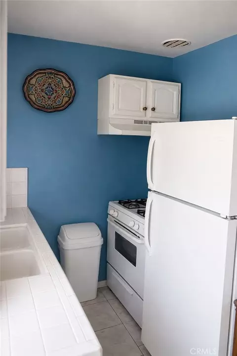 Kitchen - 518 N Santa Fe, Compton, CA 90221 photo 1 of 1