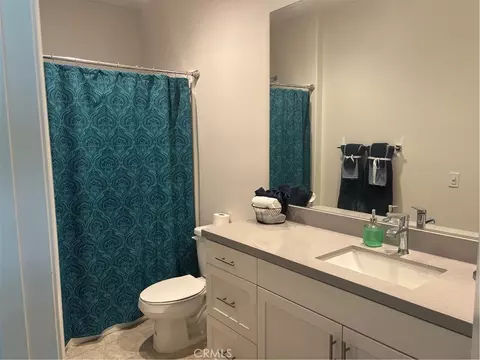 Bath - 39120 Mondell Pne, Palmdale, CA 93551 photo 3 of 4