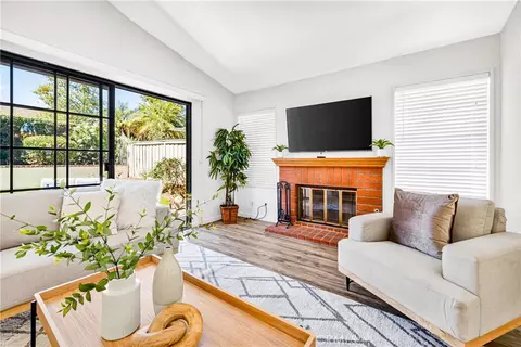 Living - 737 Congressional Rd, Simi Valley, CA 93065 photo 1 of 2
